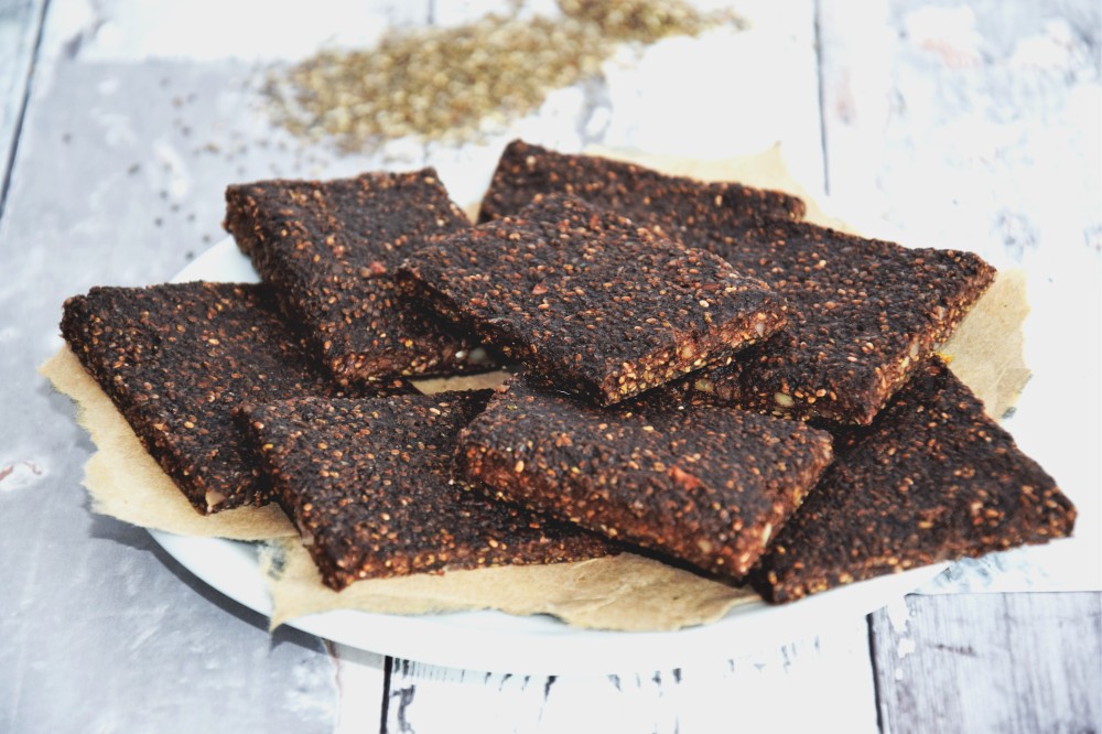 Peanut squares with chia seeds - EZIDRI